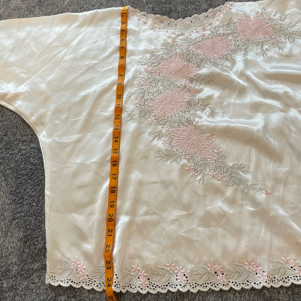 Flowy floral print embroidered top - Picture 3 of 4